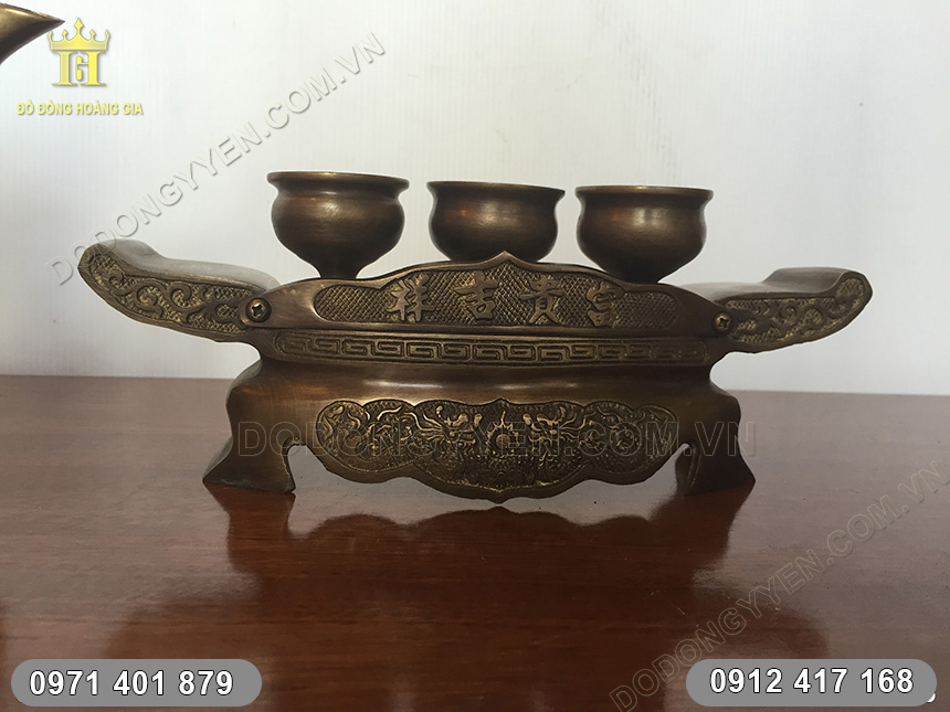 khay ch&eacute;n thờ c&uacute;ng bằng đồng hun xanh